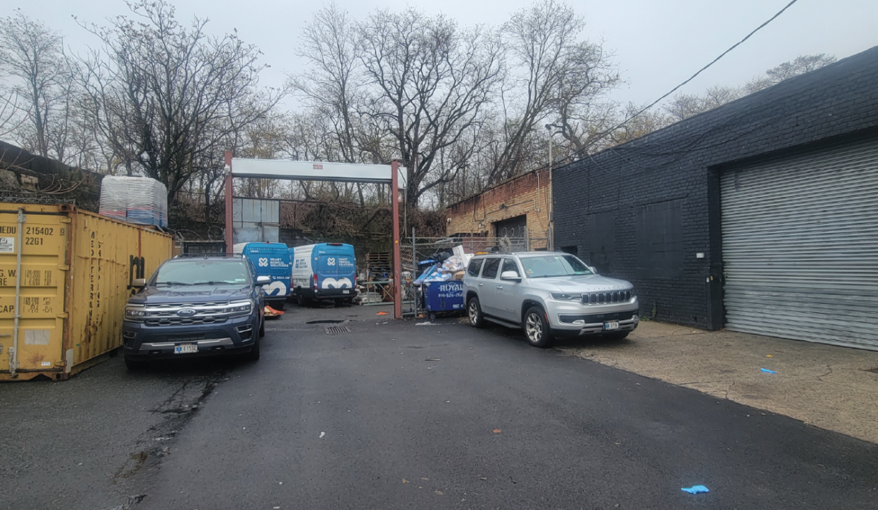 770 Rockaway Prwy, Bkparking