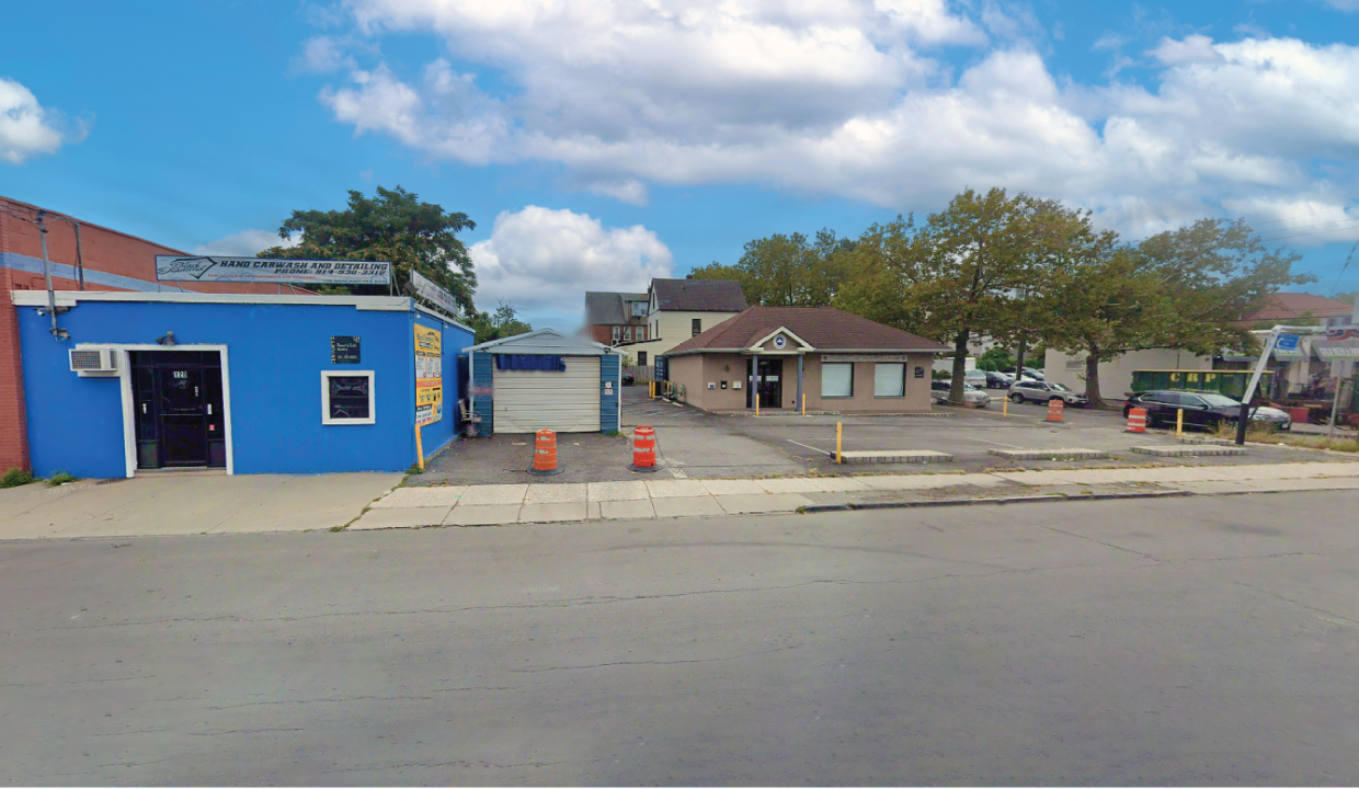 131 W Sandford Blvdhero@2x
