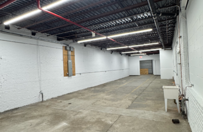 52 08 Grand Ave, Maspethinset 1 600x338px@2x